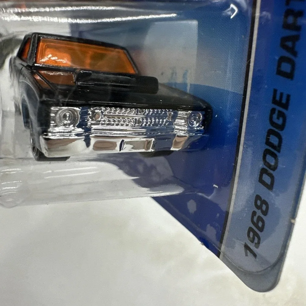 Hot Wheels Collector #176 1968 Dodge Dart 2006 #104 1969‎ Dodge Charger 2005